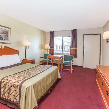 Super 8 By Wyndham Bakersfield/Central Εξωτερικό φωτογραφία