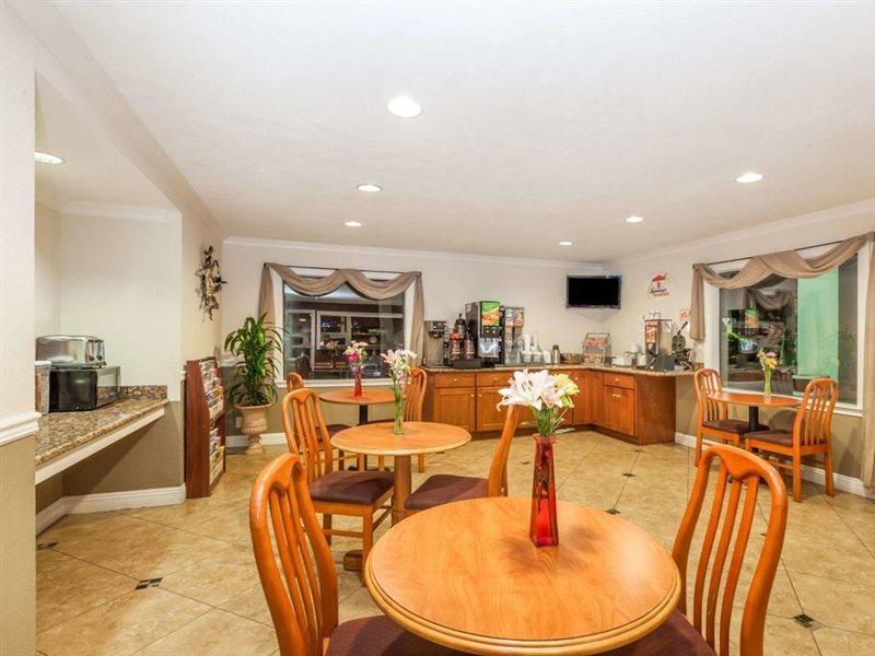 Super 8 By Wyndham Bakersfield/Central Εξωτερικό φωτογραφία