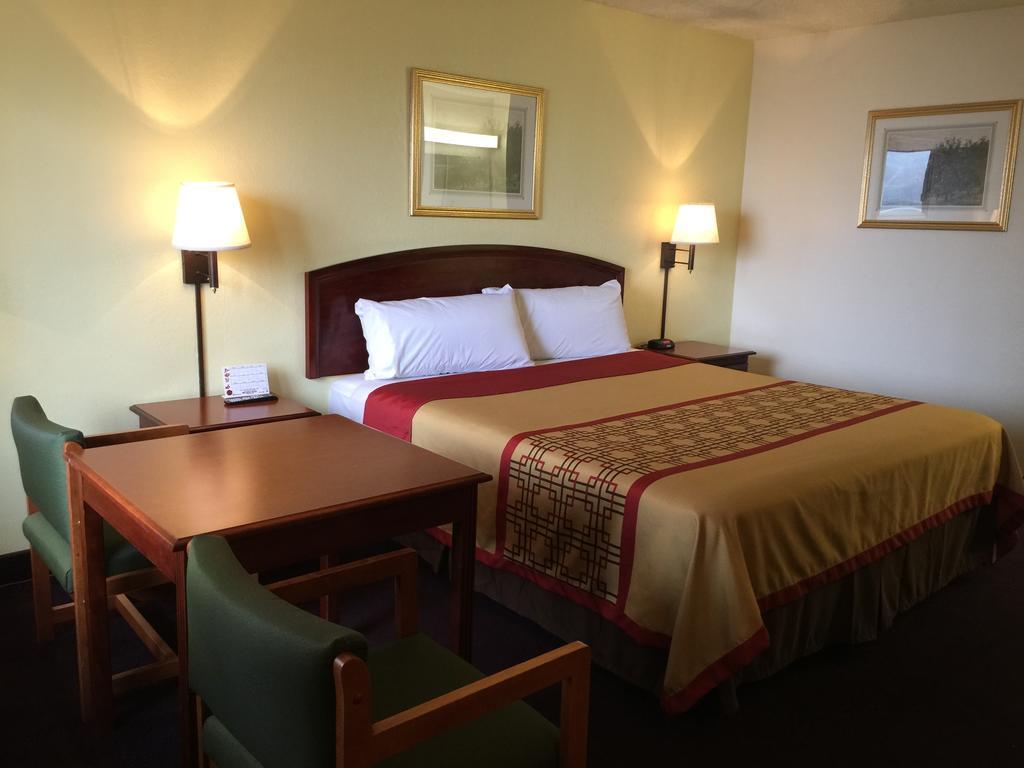 Super 8 By Wyndham Bakersfield/Central Δωμάτιο φωτογραφία