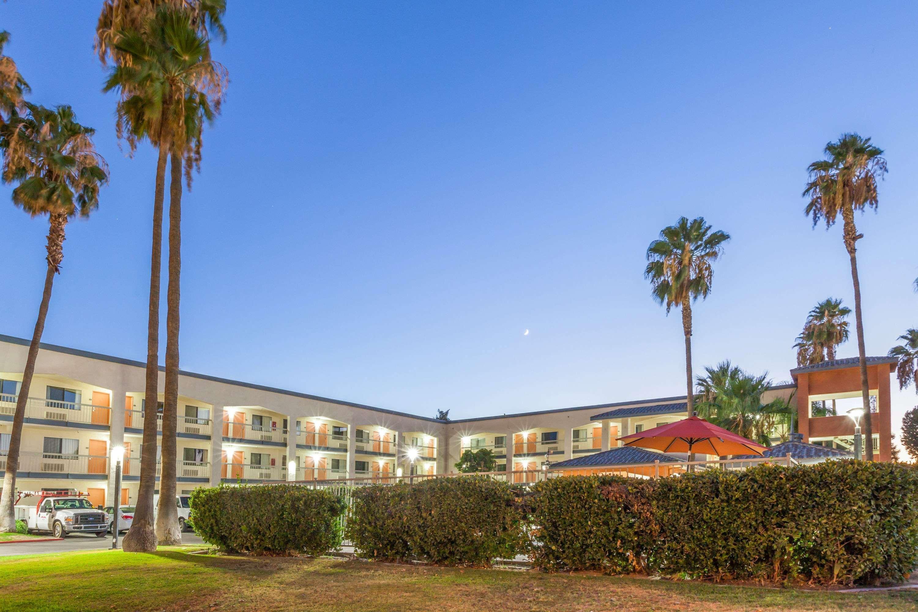 Super 8 By Wyndham Bakersfield/Central Εξωτερικό φωτογραφία