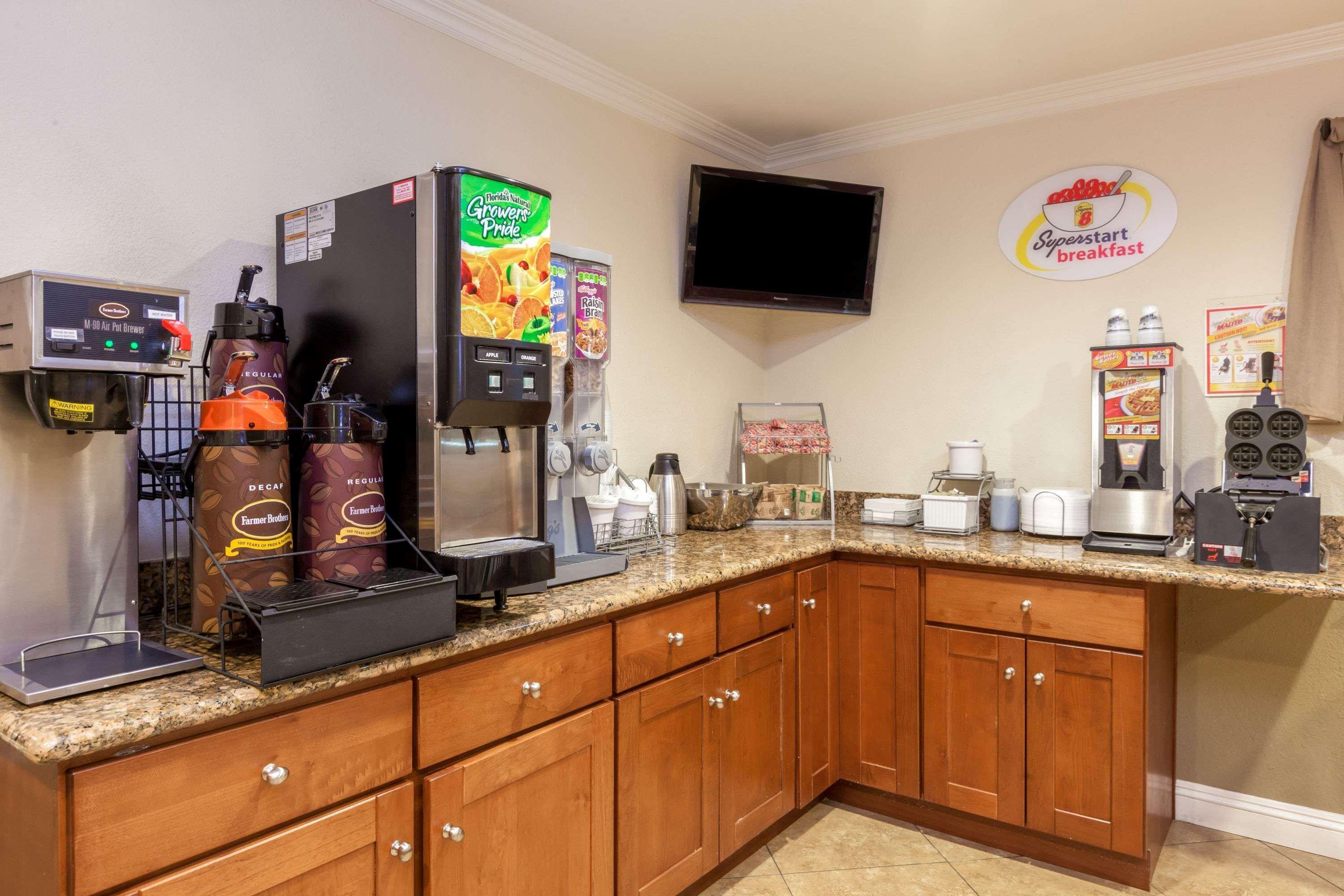 Super 8 By Wyndham Bakersfield/Central Εξωτερικό φωτογραφία