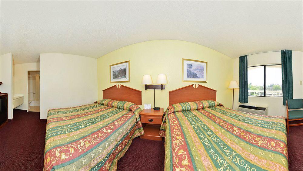 Super 8 By Wyndham Bakersfield/Central Εξωτερικό φωτογραφία