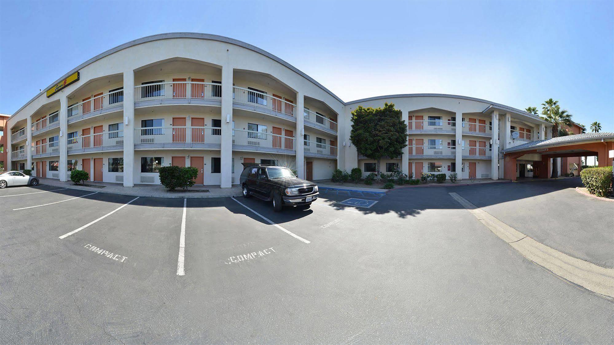 Super 8 By Wyndham Bakersfield/Central Εξωτερικό φωτογραφία
