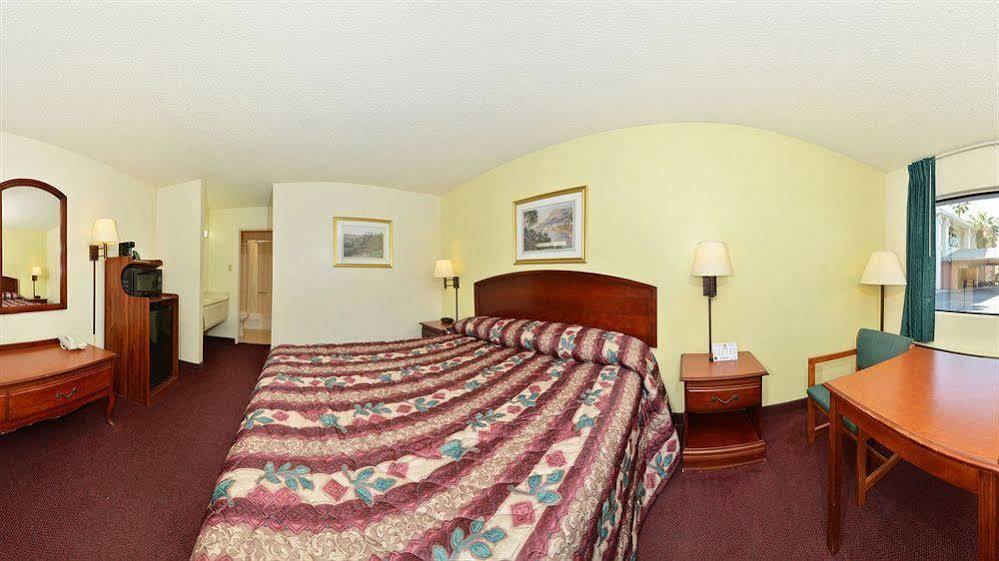 Super 8 By Wyndham Bakersfield/Central Εξωτερικό φωτογραφία